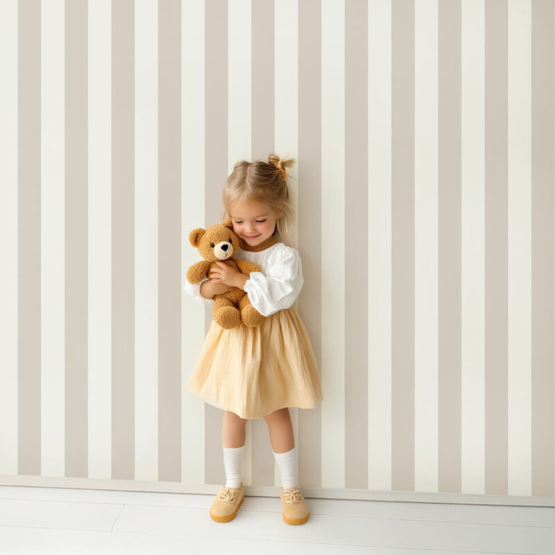 Papier peint chambre enfant rayures Taupe et blanc cassé