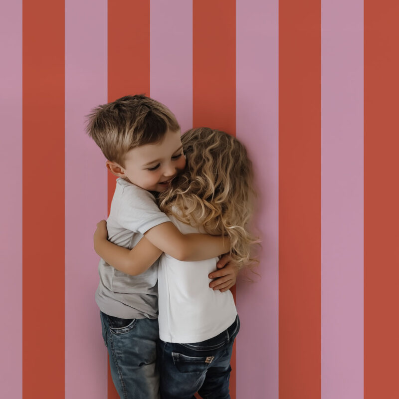 Papier peint chambre enfant rayures corail et rose lavande