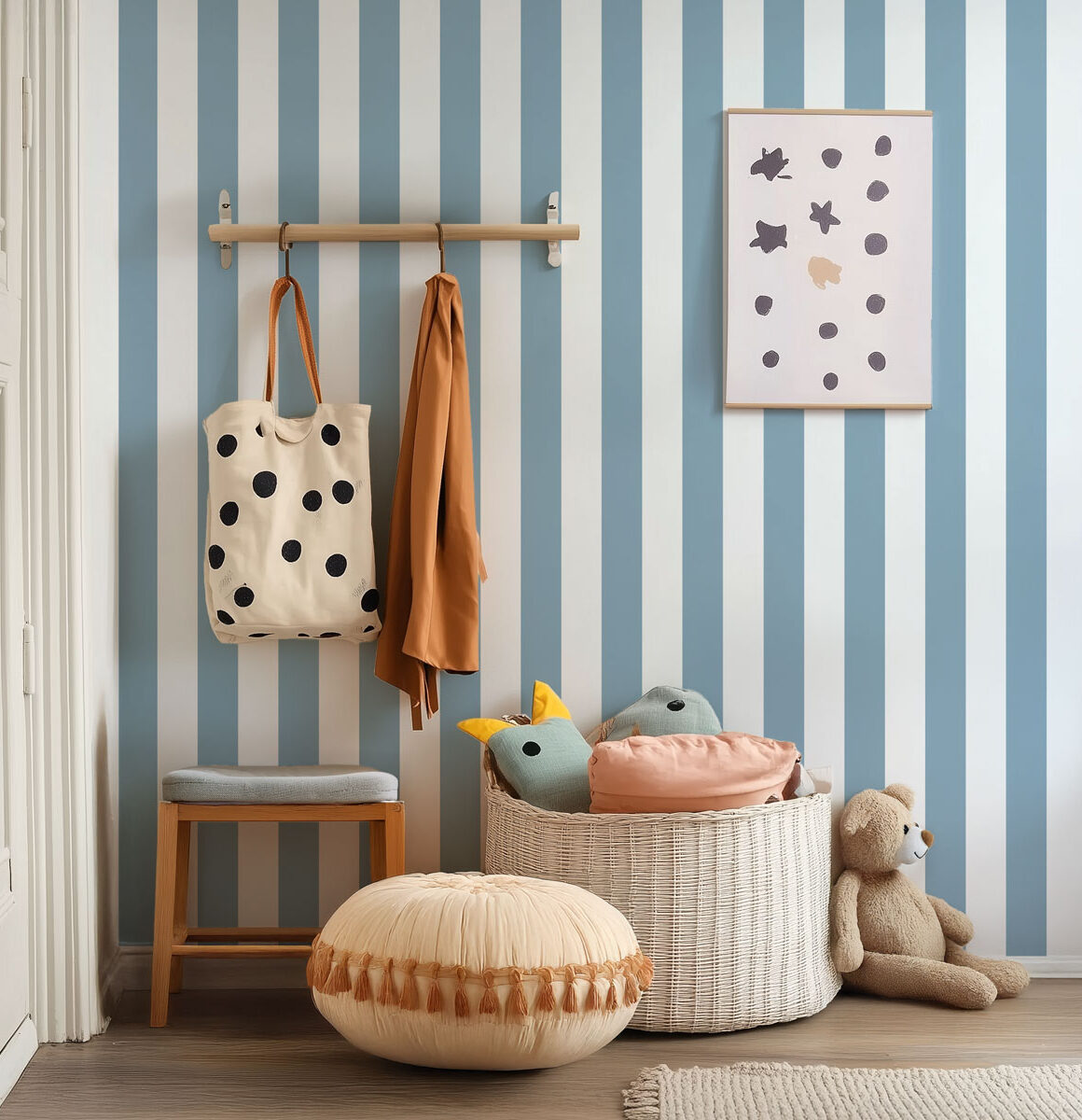 Tapisserie chambre bébé rayures bleu ciel et blanc