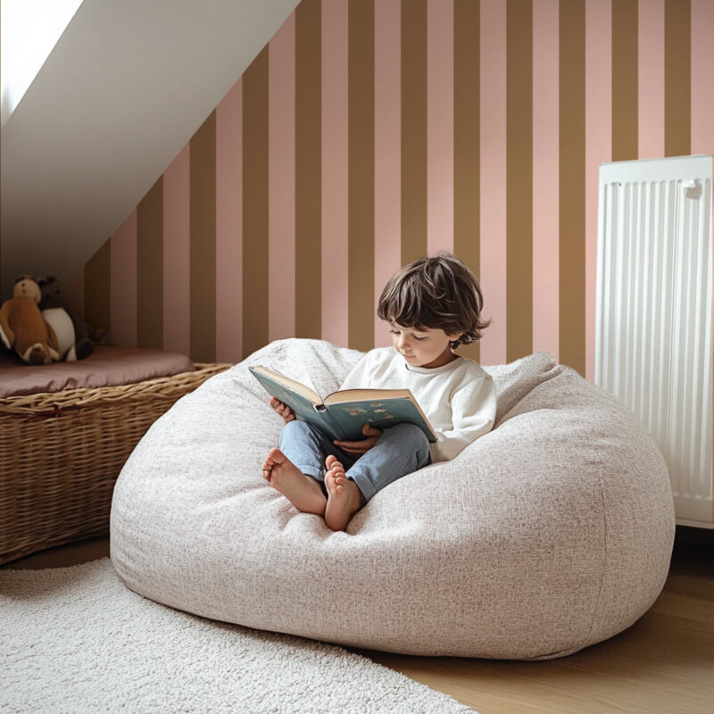 Papier peint à rayures marron et rose poudré