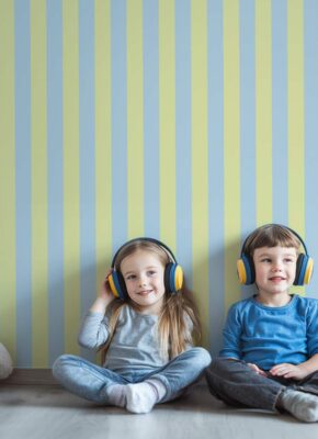 papier peint à rayures jaune et bleu clair