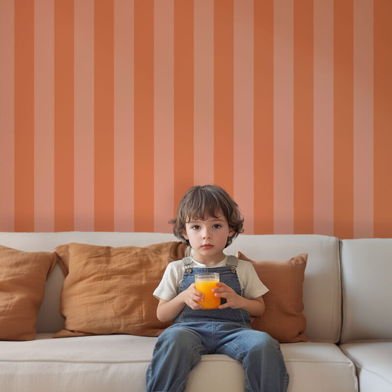 Papier peint à rayures orange salon