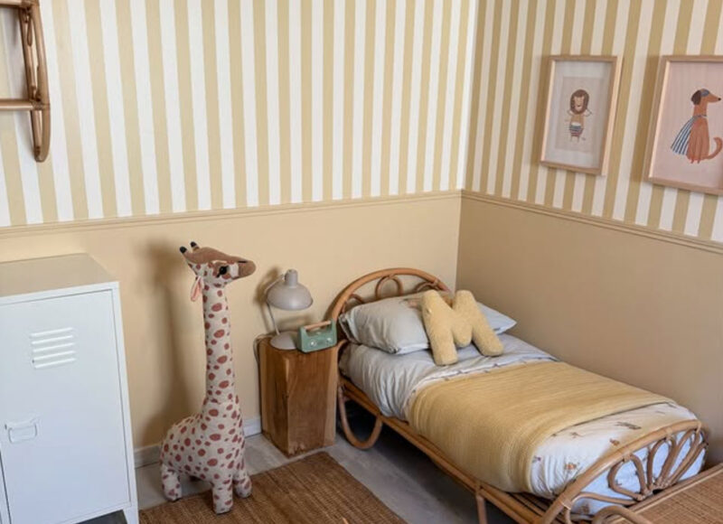 chambre-enfant-rayure-beige